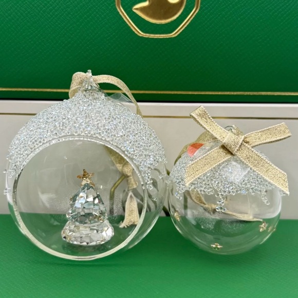 NIB Exclusive Swarovski Set/2 Balls With Christmas Tree Inside Ornament #5658125 - Picture 3 of 8